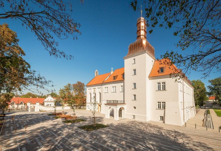 Dolní Břežany Castle: A Renaissance Estate Centre and Cultural Monument