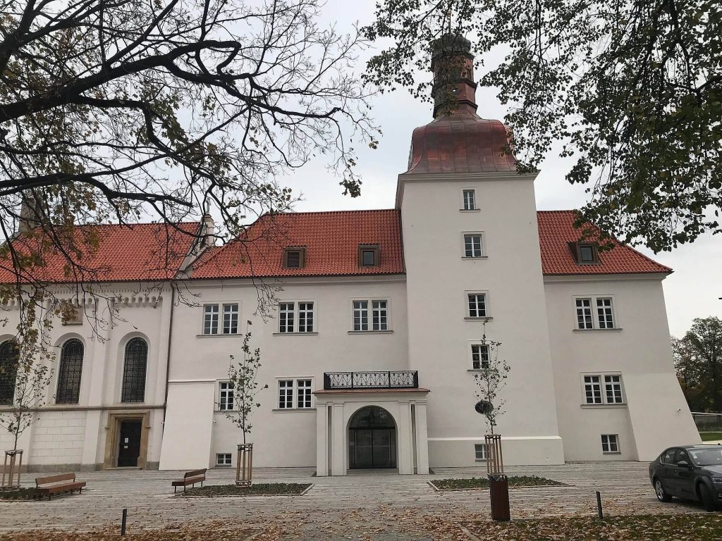 Dolní Břežany Castle: A Renaissance Estate Centre and Cultural Monument 2 Dolní Břežany Castle