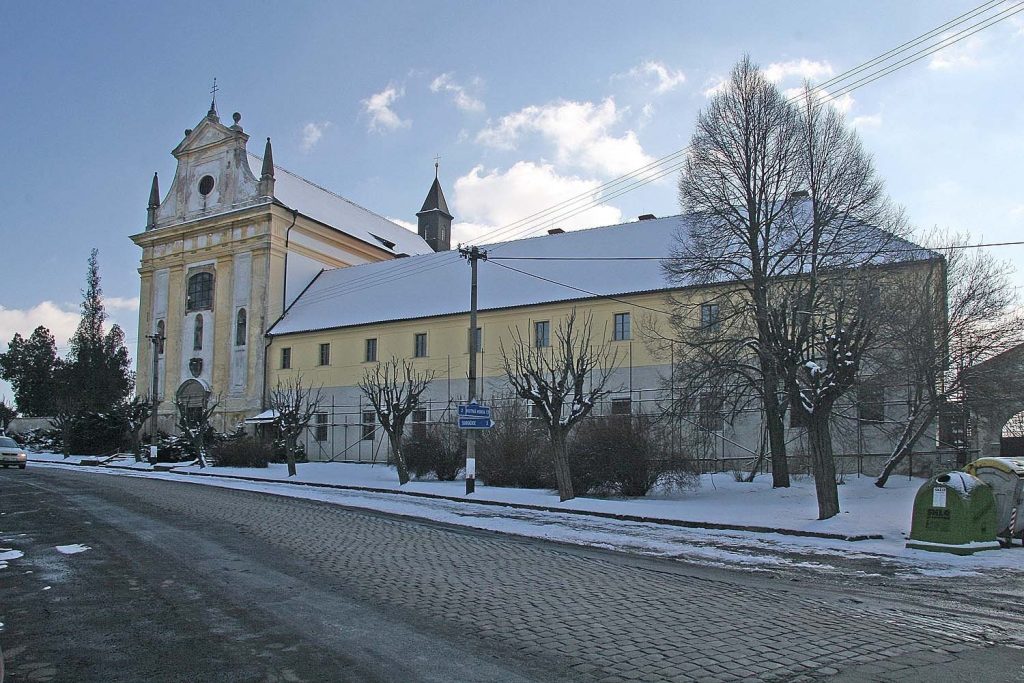 Franciscan Monastery in Zásmuky: A Baroque Convent Complex in Czechia 1 Franciscan monastery in Zásmuky