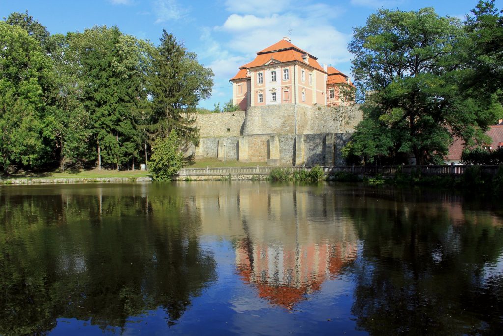 Chvalkovice Castle: A Medieval Fortress and Baroque Estate in Czechia 1 Chvalkovice Castle