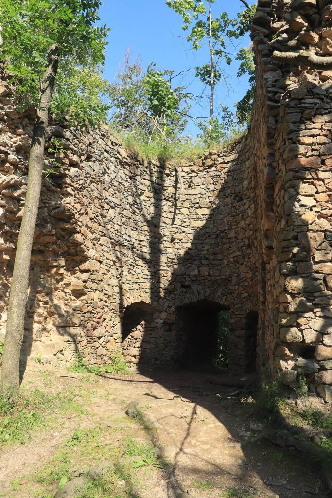 Oheb: A Late Medieval Castle in Czechia 2 Oheb