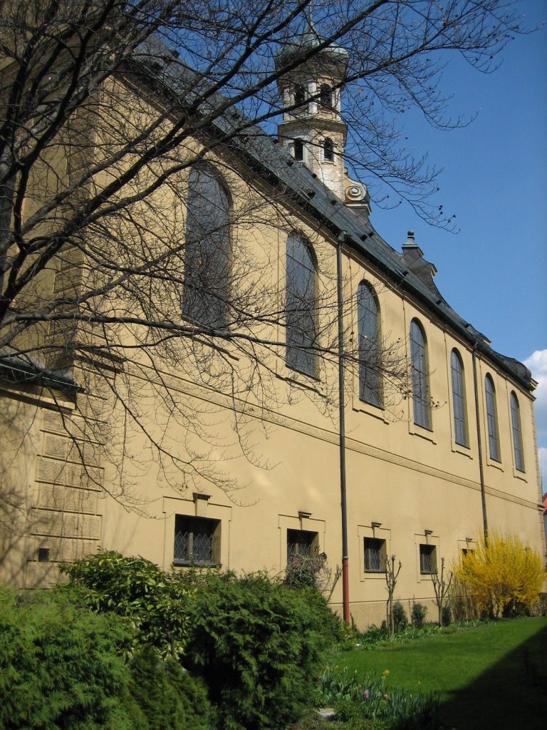 Evangelische Heilig-Kreuz-Kirche Augsburg: A Lutheran Preaching Church in Germany 2 Evangelische Heilig-Kreuz-Kirche Augsburg