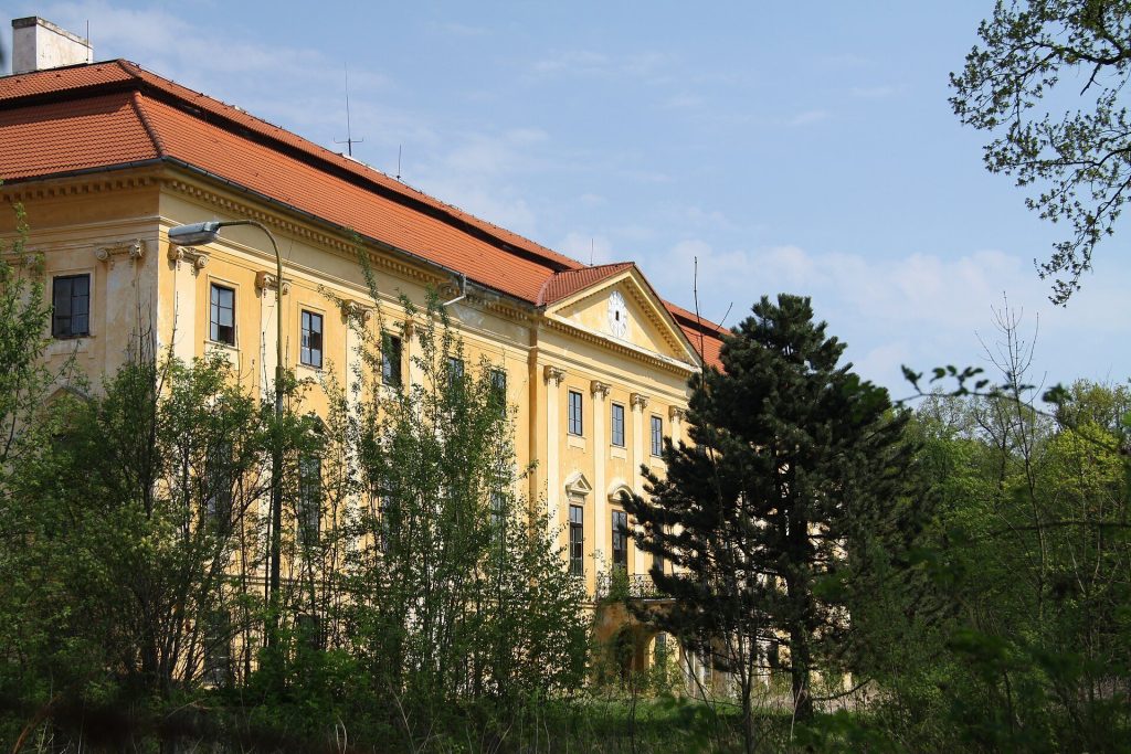 New Castle Libějovice: A Baroque and Empire Residence in Czechia 1 Nový zámek Libějovice