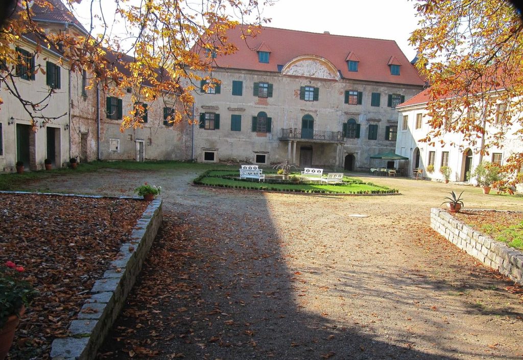 Litenčice Castle: A Historic Château in Czechia 1 Litenčice Castle