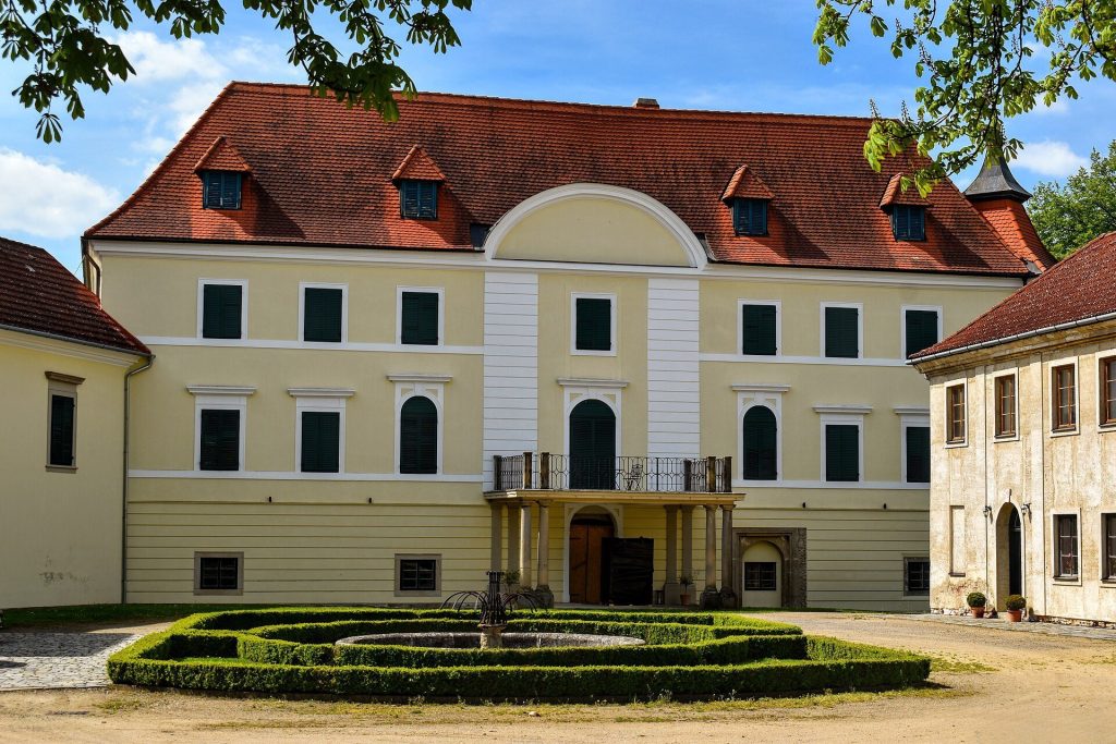Litenčice Castle: A Historic Château in Czechia 3 Litenčice Castle