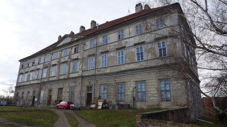 Drnholec Castle: A Renaissance Chateau in Czechia