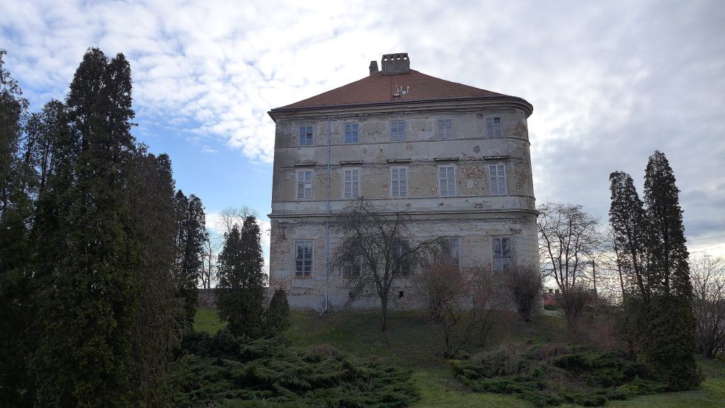 Drnholec Castle: A Renaissance Chateau in Czechia 2 Drnholec Castle