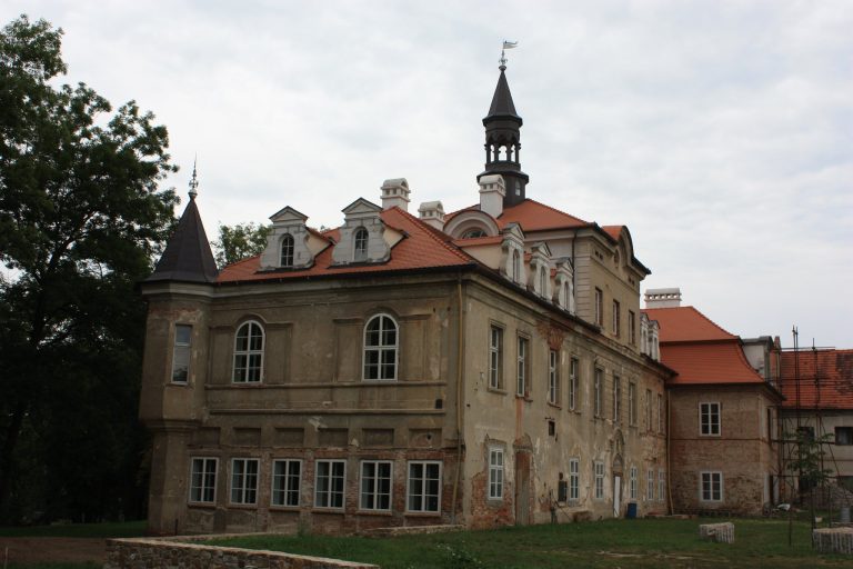 Svinaře Castle: A Baroque Estate in Czechia