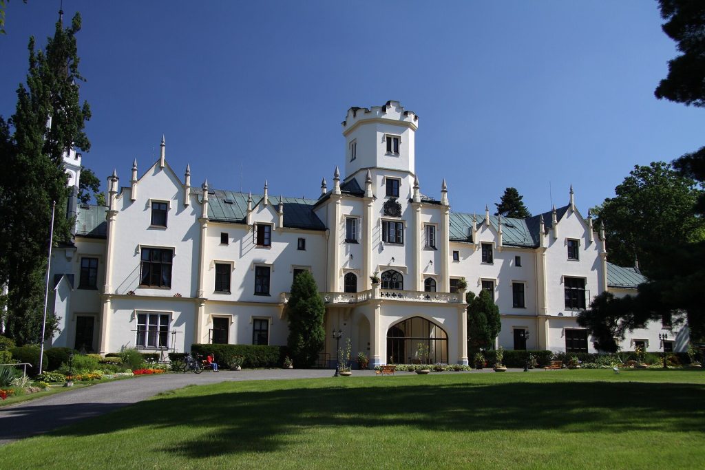 Vráž Castle: A Neo-Gothic Summer Residence and Sanatorium in Czechia 1 Vráž Castle