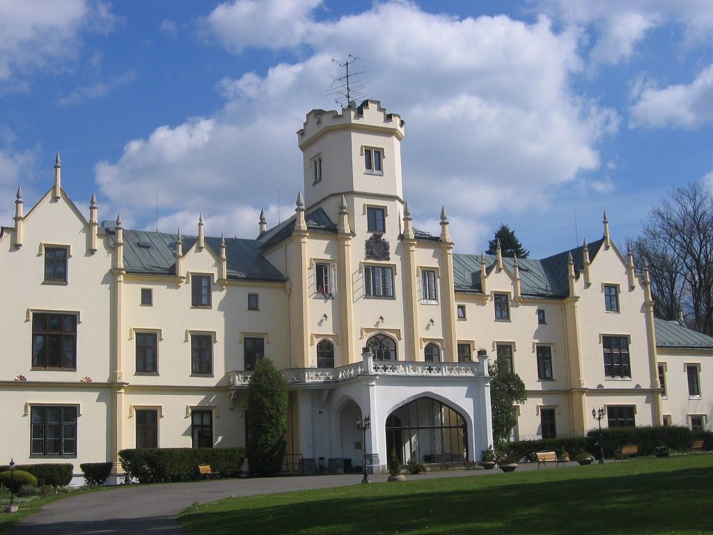 Vráž Castle: A Neo-Gothic Summer Residence and Sanatorium in Czechia 5 Vráž Castle