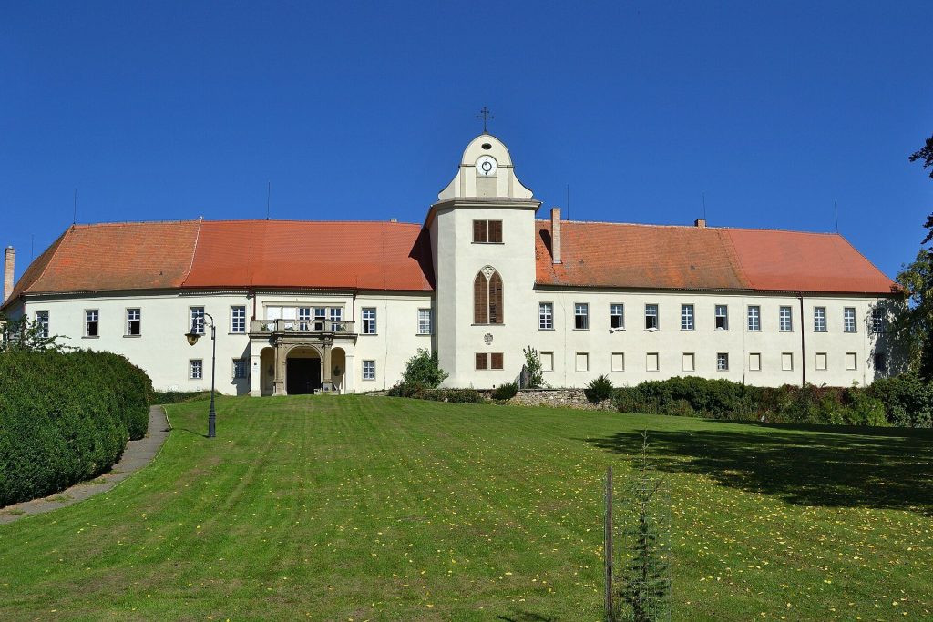 Castle in Lomnice