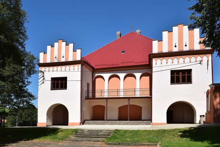 Myslkovice Castle: A Baroque Château and Municipal Cultural Centre