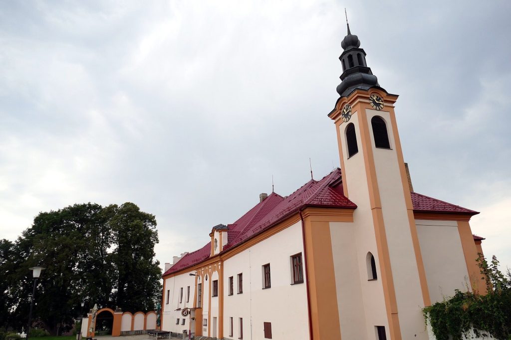 Myslkovice Castle: A Baroque Château and Municipal Cultural Centre 4 Myslkovice Castle