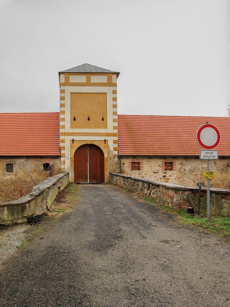 Košátky Castle: A Gothic Fortress Rebuilt as a Noble Residence 1 Košátky Castle