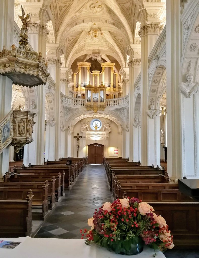 Church of St. Andrew: A Jesuit and Wittelsbach Church in Düsseldorf 2 Church of St. Andrew