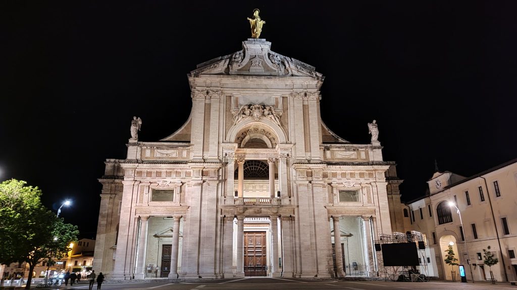 Basilica of Santa Maria degli Angeli: The Franciscan Sanctuary at the Porziuncola 1 Basilica of Santa Maria degli Angeli