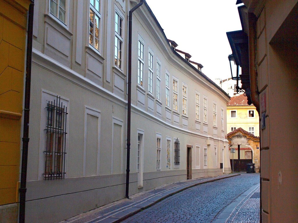 Palác Pachtů z Rájova (Anenské náměstí): A Rococo Palace in Prague 1 Palác Pachtů z Rájova (Anenské náměstí)