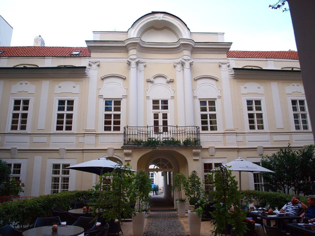 Palác Pachtů z Rájova (Anenské náměstí): A Rococo Palace in Prague 5 Palác Pachtů z Rájova (Anenské náměstí)