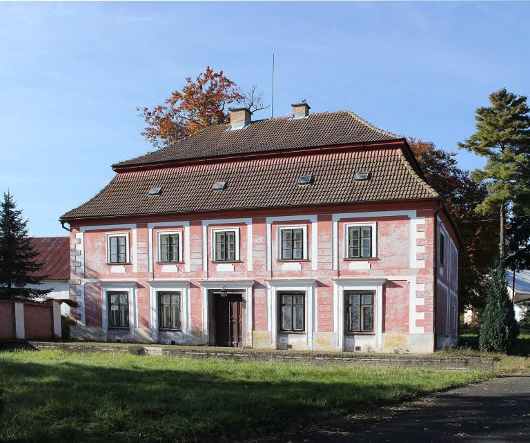 Kostrčany Castle: A Baroque Chateau in Czechia
