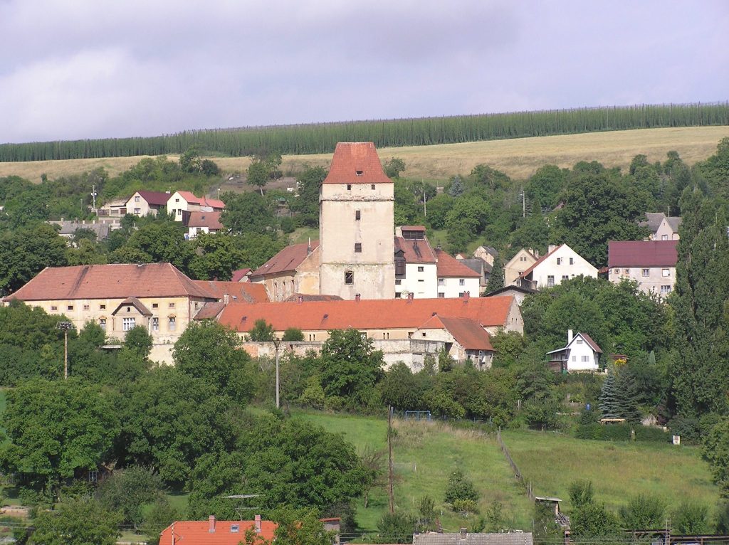 Divice Castle: A Medieval Fortified Manor and Renaissance Château in Czechia 1 Divice Castle