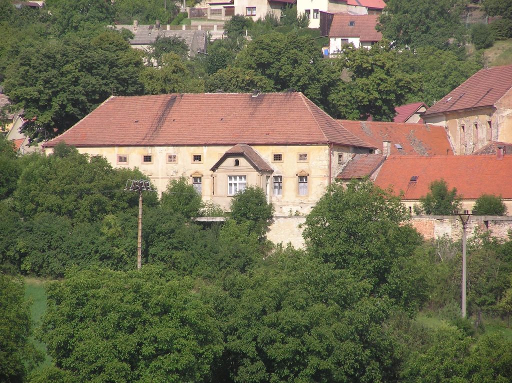 Divice Castle: A Medieval Fortified Manor and Renaissance Château in Czechia 4 Divice Castle