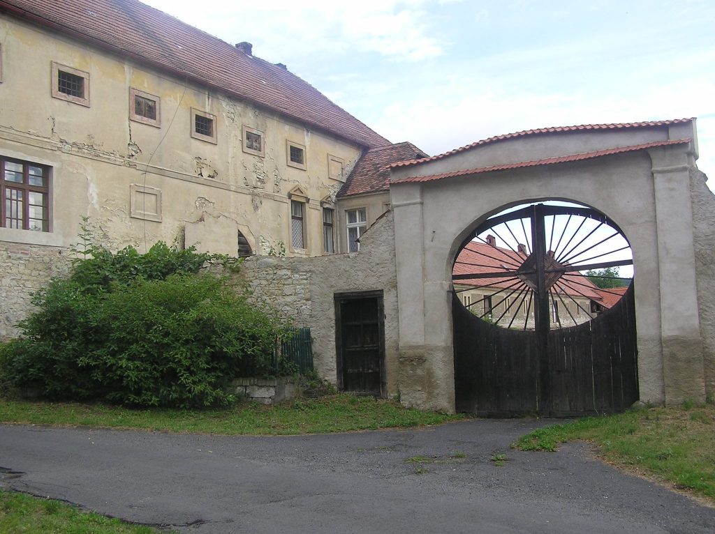 Divice Castle: A Medieval Fortified Manor and Renaissance Château in Czechia 5 Divice Castle