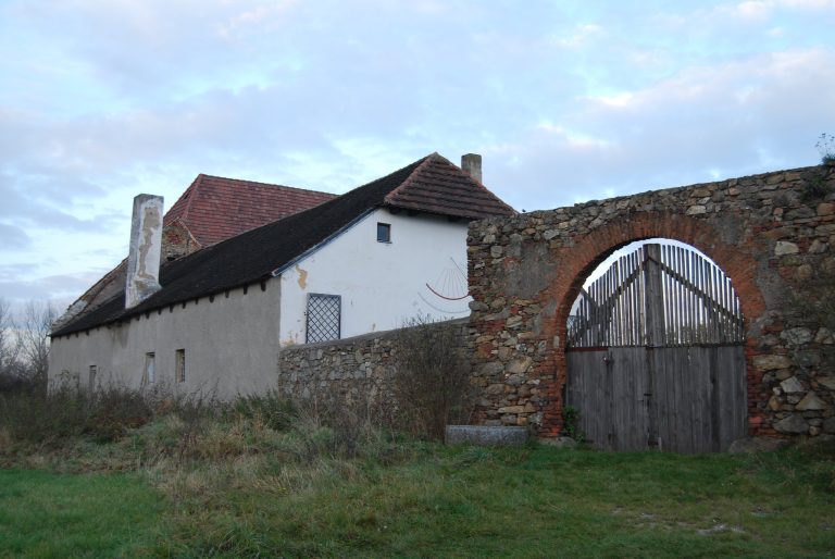 Tvrz Klokočín: A Renaissance Fortified Residence in Czechia