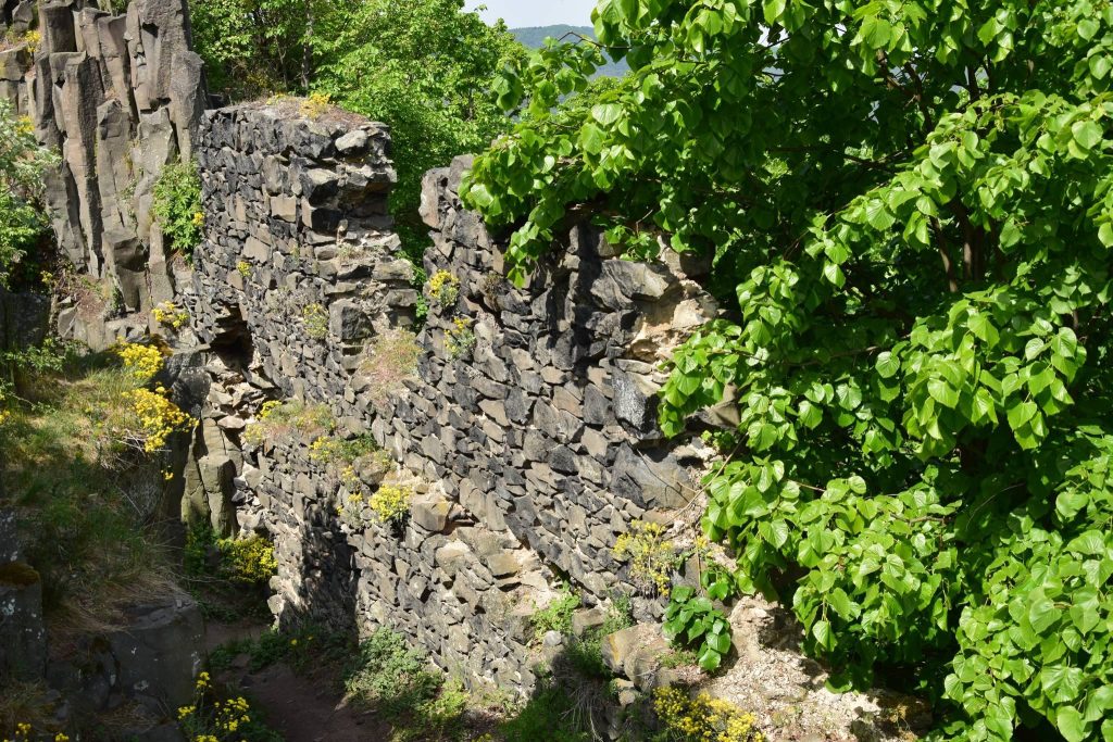 Ostrý Castle: A Gothic Stronghold in Czechia 3 Ostrý Castle