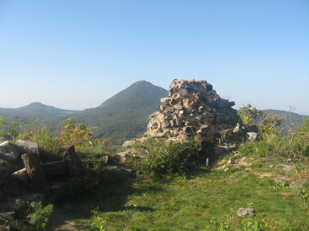 Ostrý Castle: A Gothic Stronghold in Czechia 5 Ostrý Castle