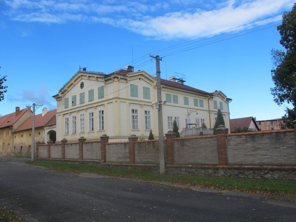 Strkovice Castle: A Historic Manor House in Czechia 1 Strkovice Castle