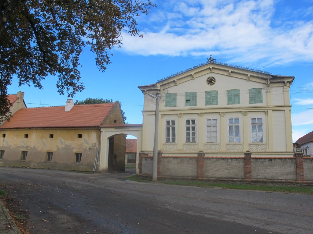 Strkovice Castle: A Historic Manor House in Czechia 2 Strkovice Castle