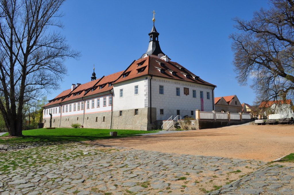 Zámek Dobřichovice: A Historic Castle of the Knights of the Cross with the Red Star 1 Zámek Dobřichovice