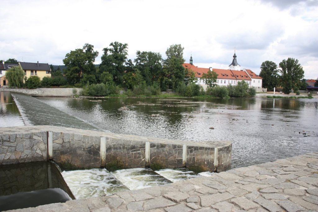 Zámek Dobřichovice: A Historic Castle of the Knights of the Cross with the Red Star 2 Zámek Dobřichovice