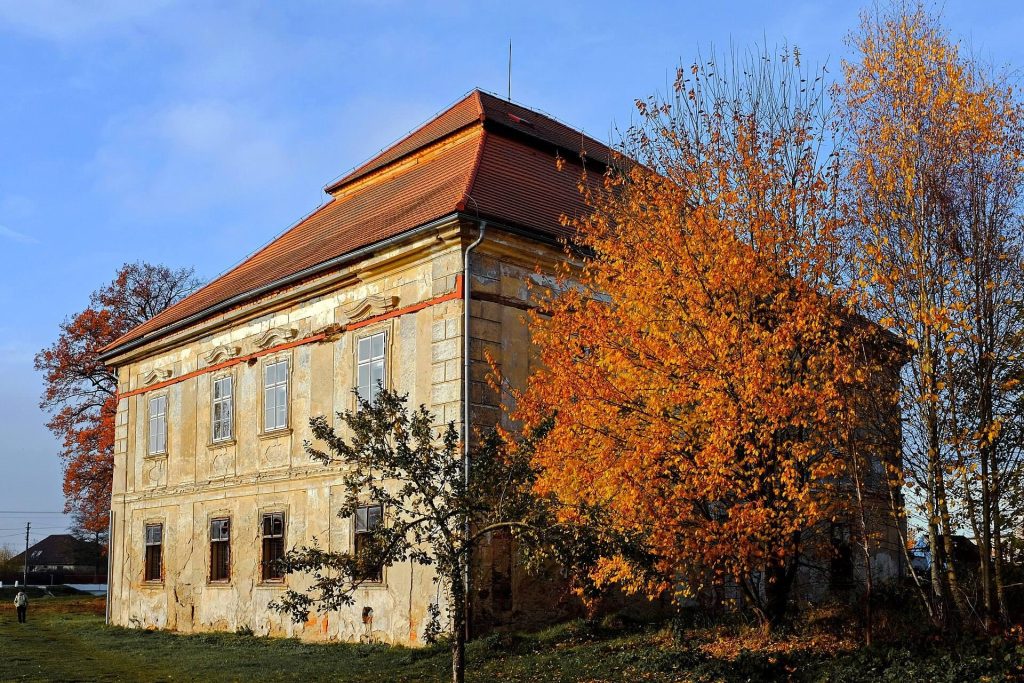 Kaceřov Castle: A Baroque Chateau in Czechia 2 Kaceřov (castle, Sokolov District)