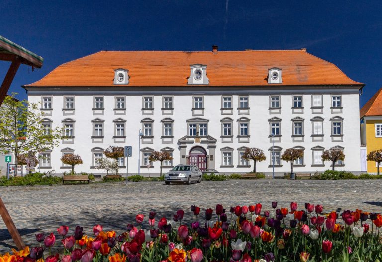 Týn nad Vltavou Château: An Archiepiscopal Estate Residence in Czechia