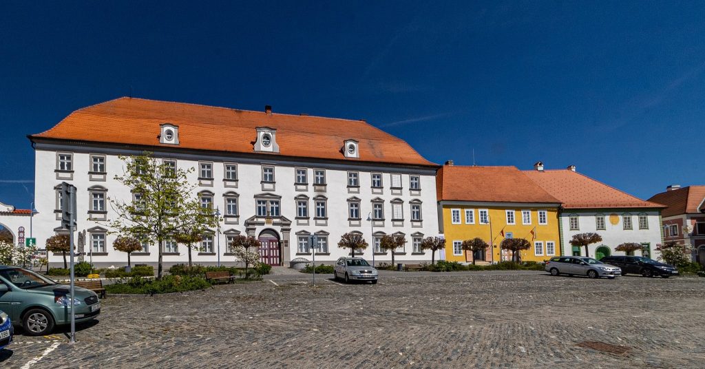Týn nad Vltavou Château: An Archiepiscopal Estate Residence in Czechia 2 Zámek Týn nad Vltavou