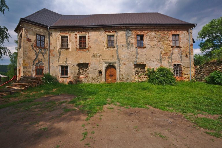 Vranová Lhota Castle: A Fortress and Later Chateau in Czechia
