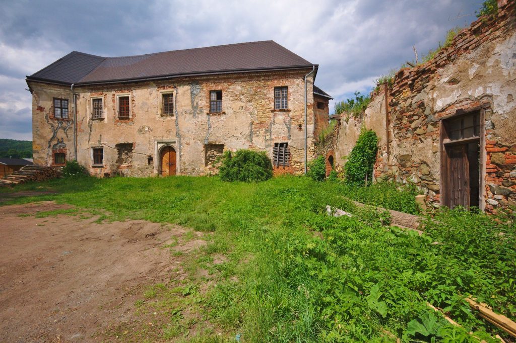 Vranová Lhota Castle: A Fortress and Later Chateau in Czechia 2 Vranová Lhota Castle