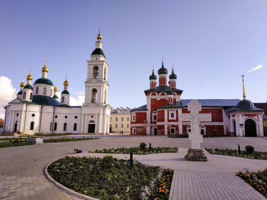 Bogoyavlensky Monastery in Uglich: An Orthodox Convent and Architectural Ensemble 1 Bogoyavlensky Monastery in Uglich