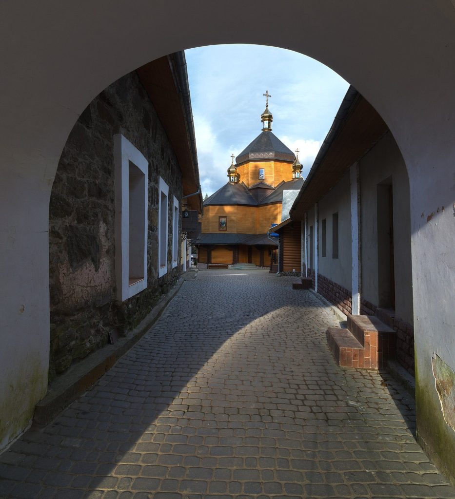 Manyava Skete: An Orthodox Monastic and Fortified Complex in Ukraine 1 Manyava Skete