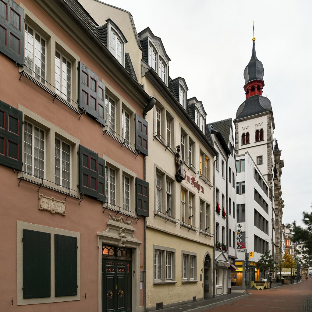 Holy Name Church: A Jesuit and Old Catholic Church in Bonn 3 Holy Name Church