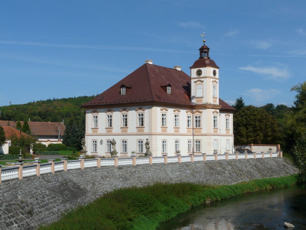 Štěnovice Castle: A Baroque Aristocratic Residence in Czechia 1 Štěnovice Castle