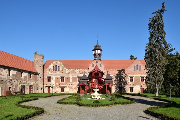 Lužec Castle: An Early Baroque Estate Castle in Czechia