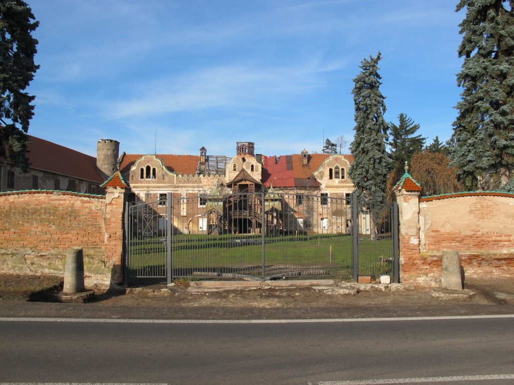 Lužec Castle: An Early Baroque Estate Castle in Czechia 2 Lužec Castle