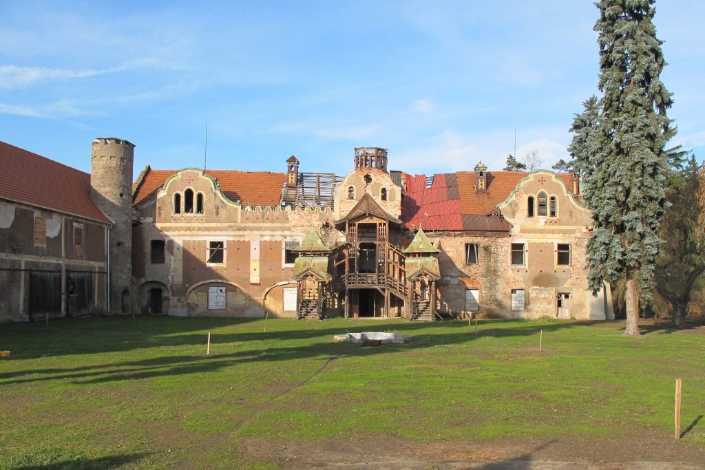 Lužec Castle: An Early Baroque Estate Castle in Czechia 3 Lužec Castle