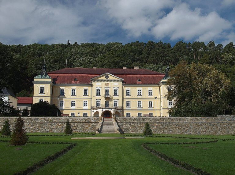 Veselíčko Castle: A Late Baroque Estate Castle in Czechia
