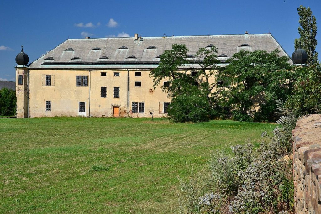 Vičice Castle: A Renaissance Fortress and Baroque Estate Residence 1 Vičice Castle