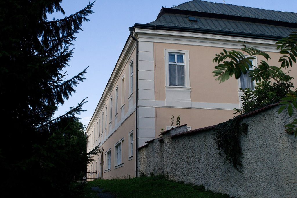 Kardašova Řečice Chateau: A Historic Estate Residence in Czechia 1 Kardašova Řečice Chateau