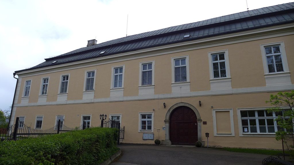 Kardašova Řečice Chateau: A Historic Estate Residence in Czechia 3 Kardašova Řečice Chateau