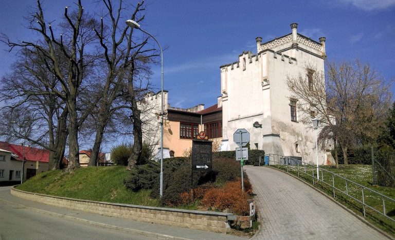 Zámek Žeranovice: A Neo-Gothic Chateau in Czechia